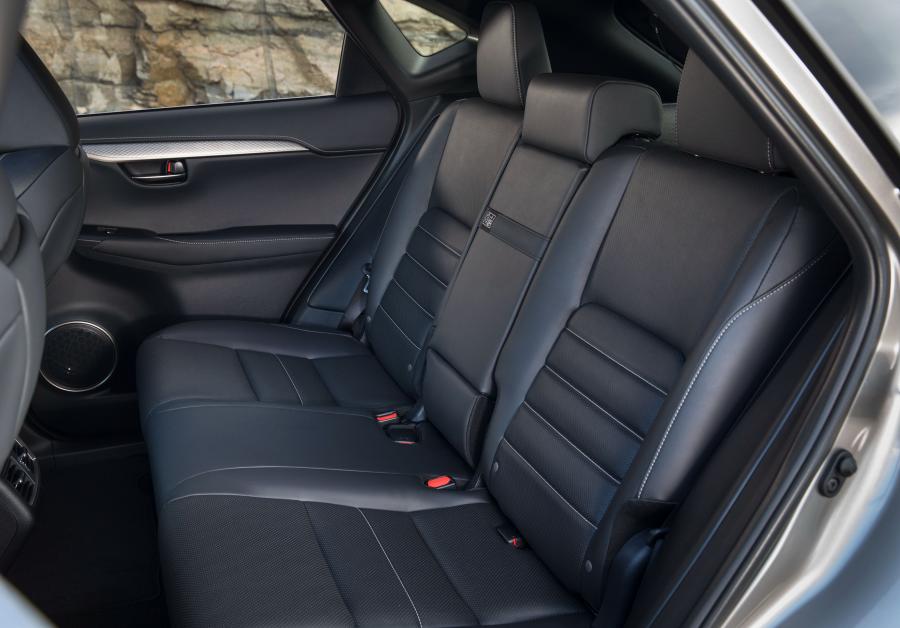 Интерьер Lexus NX300 F-Sport 2017 года  (NA) (фото 35 из 41)